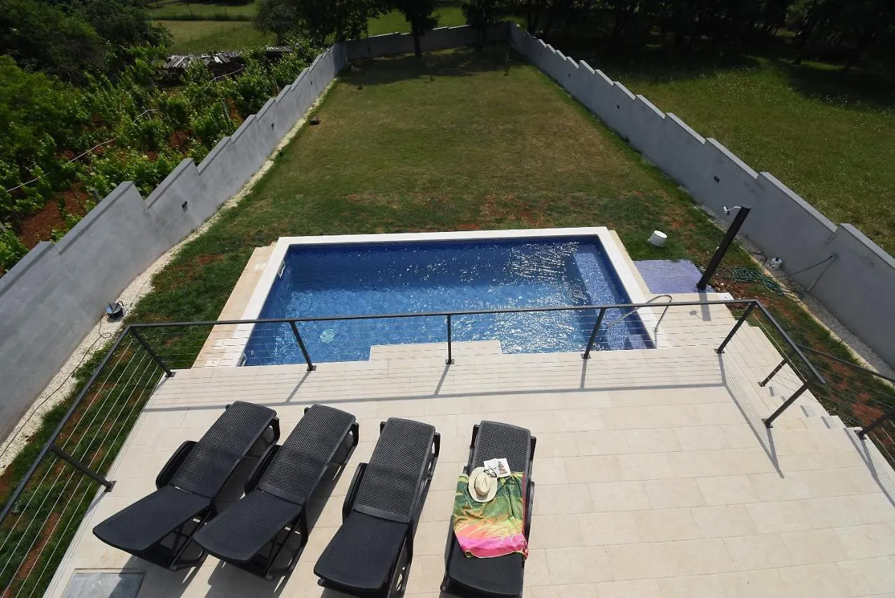 Villa Tara, 4 Bedroom Villa With Heated Pool Medulin
