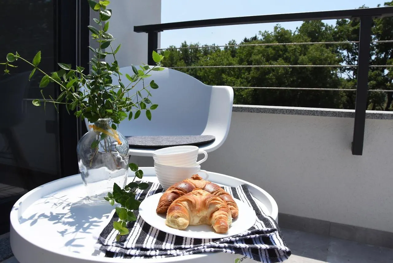 Villa Tara, 4 Bedroom Villa With Heated Pool Medulin