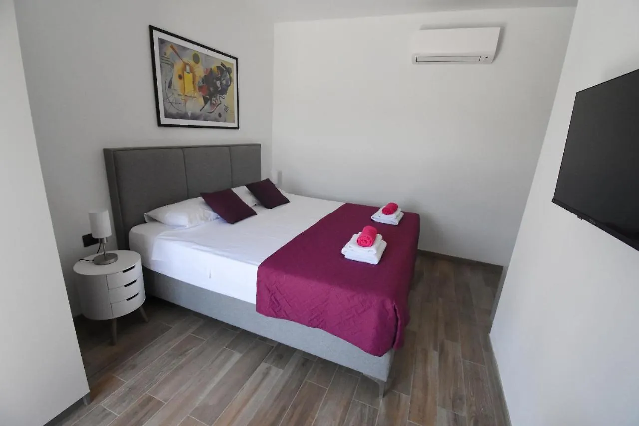 Villa Tara, 4 Bedroom Villa With Heated Pool Medulin 0*,  Croatia
