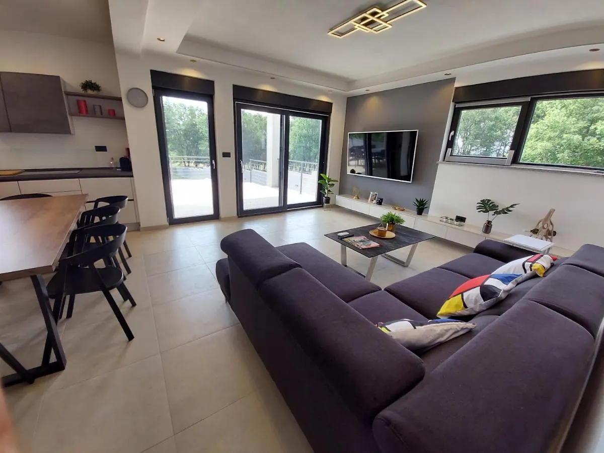 Villa Tara, 4 Bedroom Villa With Heated Pool Medulin
