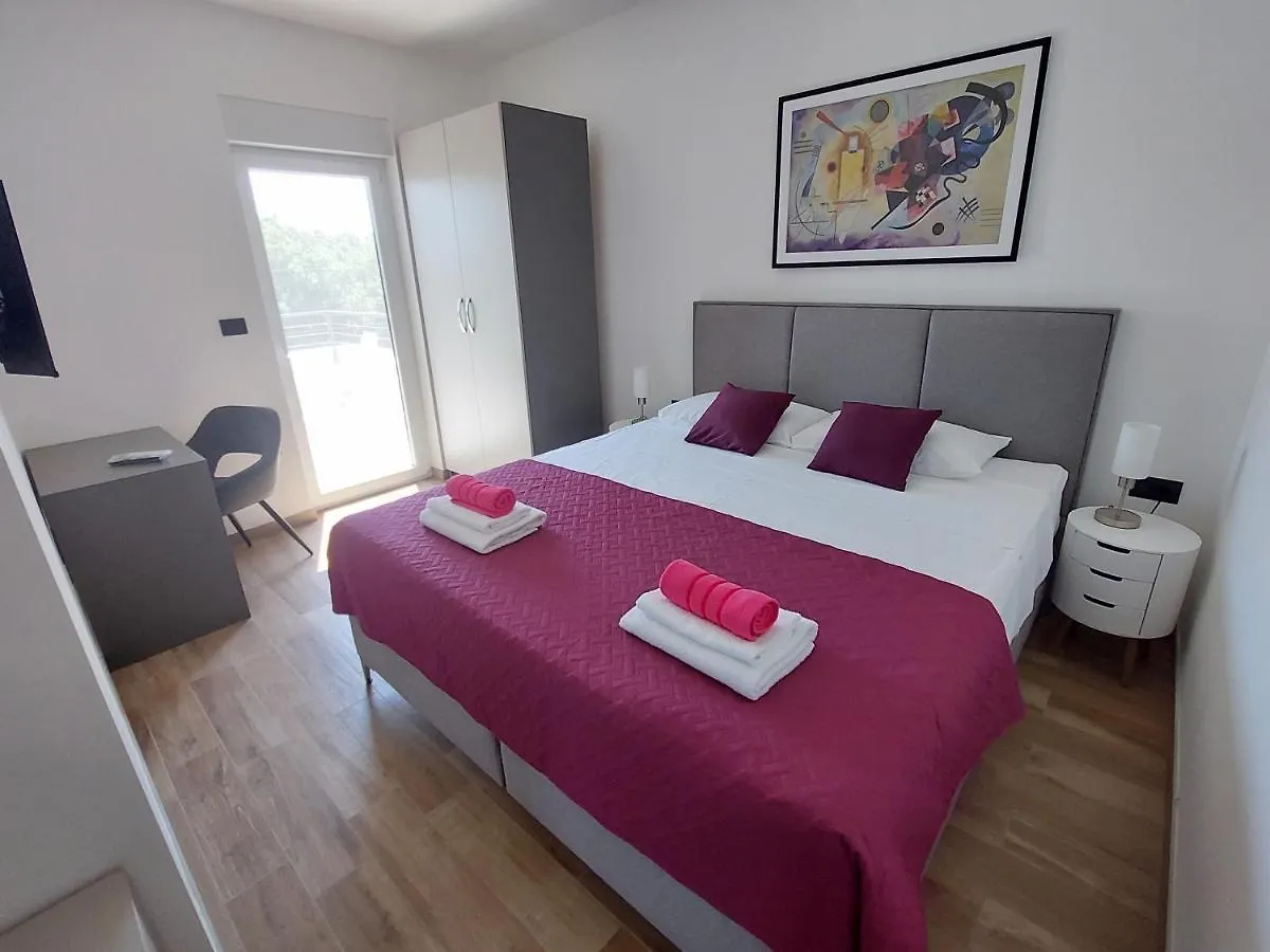 Villa Tara, 4 Bedroom Villa With Heated Pool Medulin 0*,