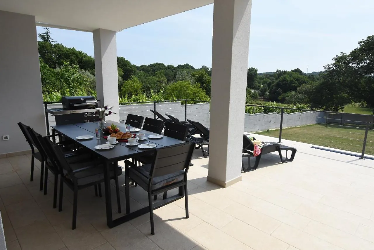 Villa Tara, 4 Bedroom Villa With Heated Pool Medulin