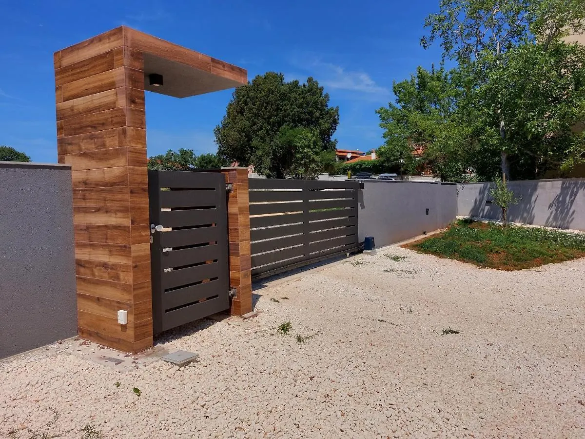 Villa Tara, 4 Bedroom Villa With Heated Pool Medulin