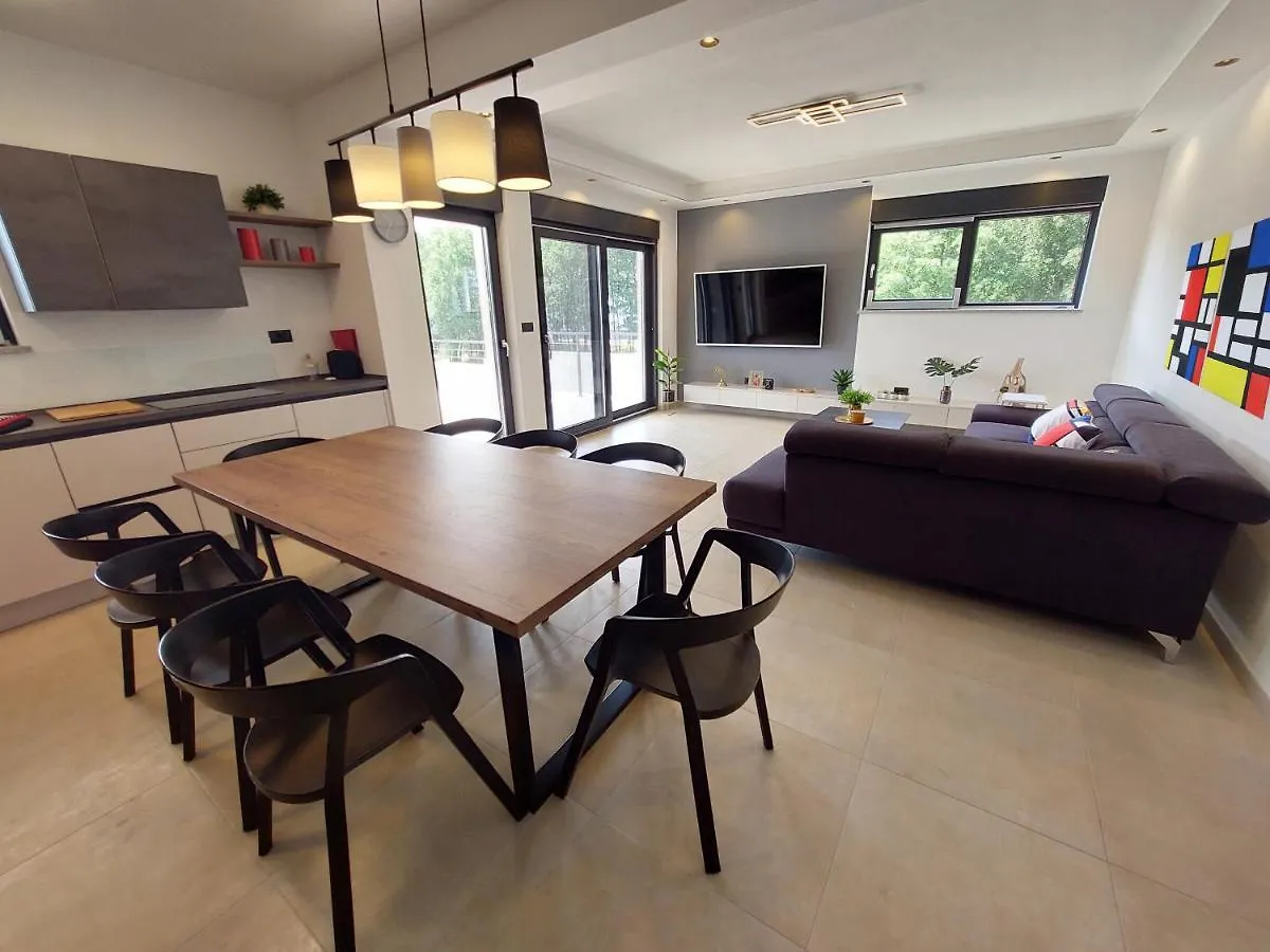 Villa Tara, 4 Bedroom Villa With Heated Pool Medulin Croatia