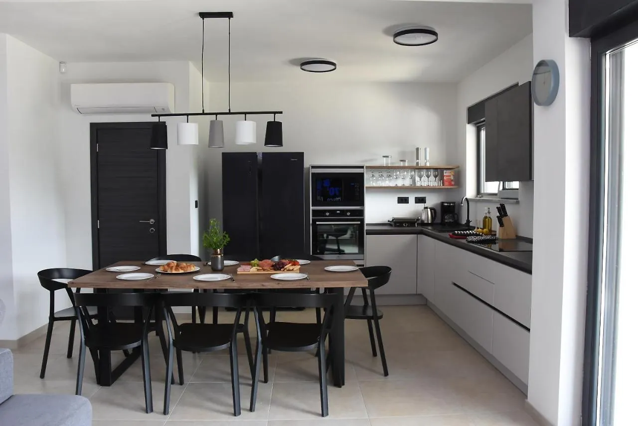 Villa Tara, 4 Bedroom Villa With Heated Pool Medulin