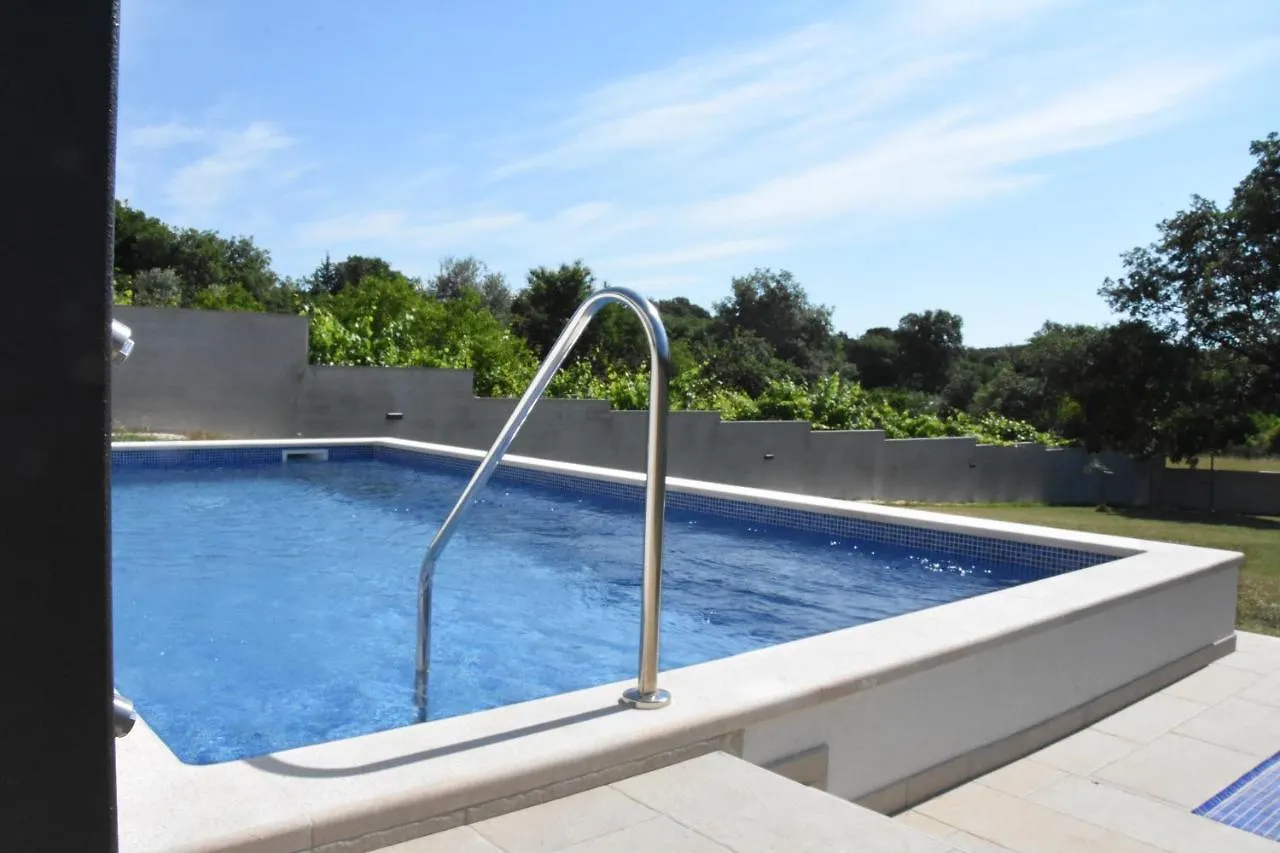 Villa Tara, 4 Bedroom Villa With Heated Pool Medulin
