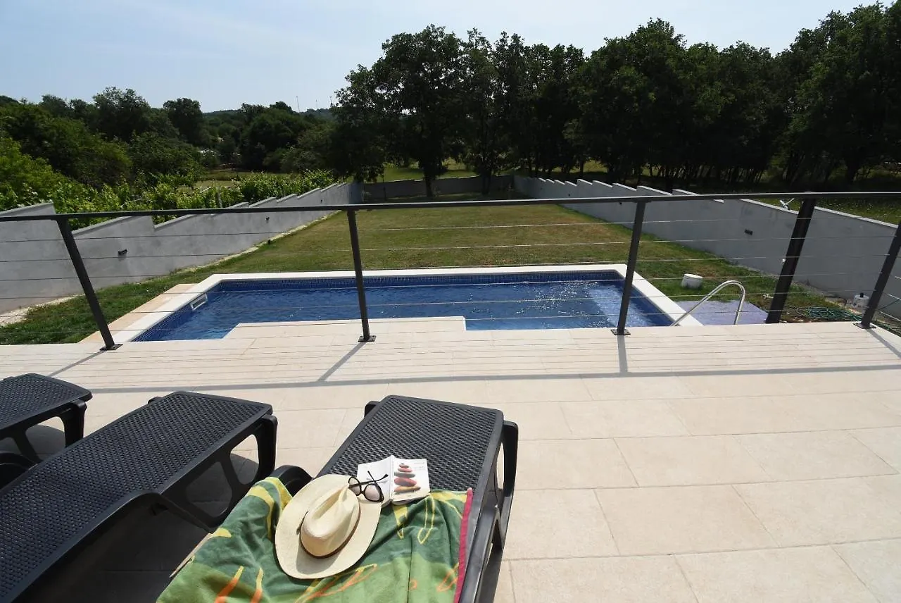 Villa Tara, 4 Bedroom Villa With Heated Pool Medulin
