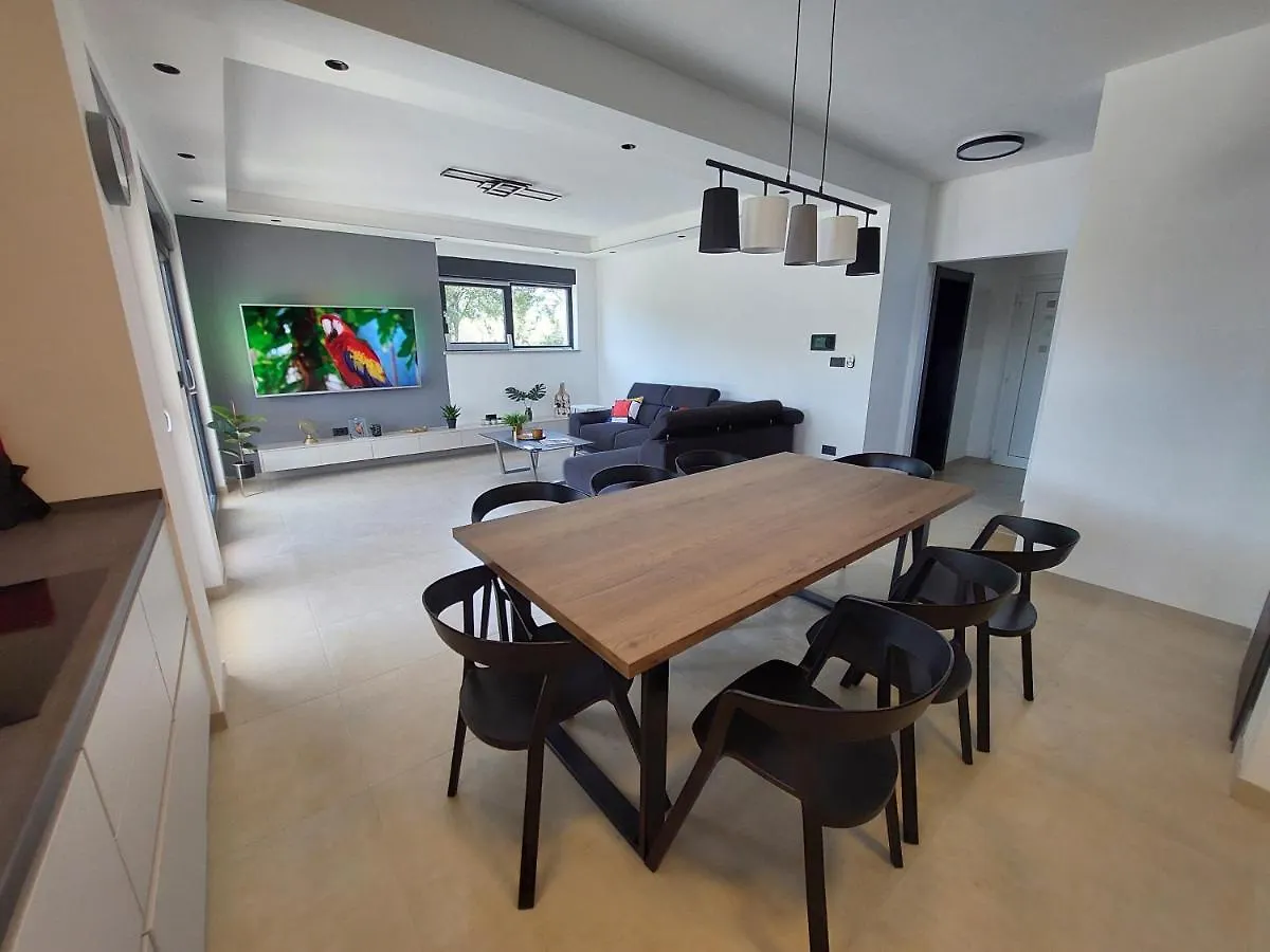 Villa Tara, 4 Bedroom Villa With Heated Pool Medulin