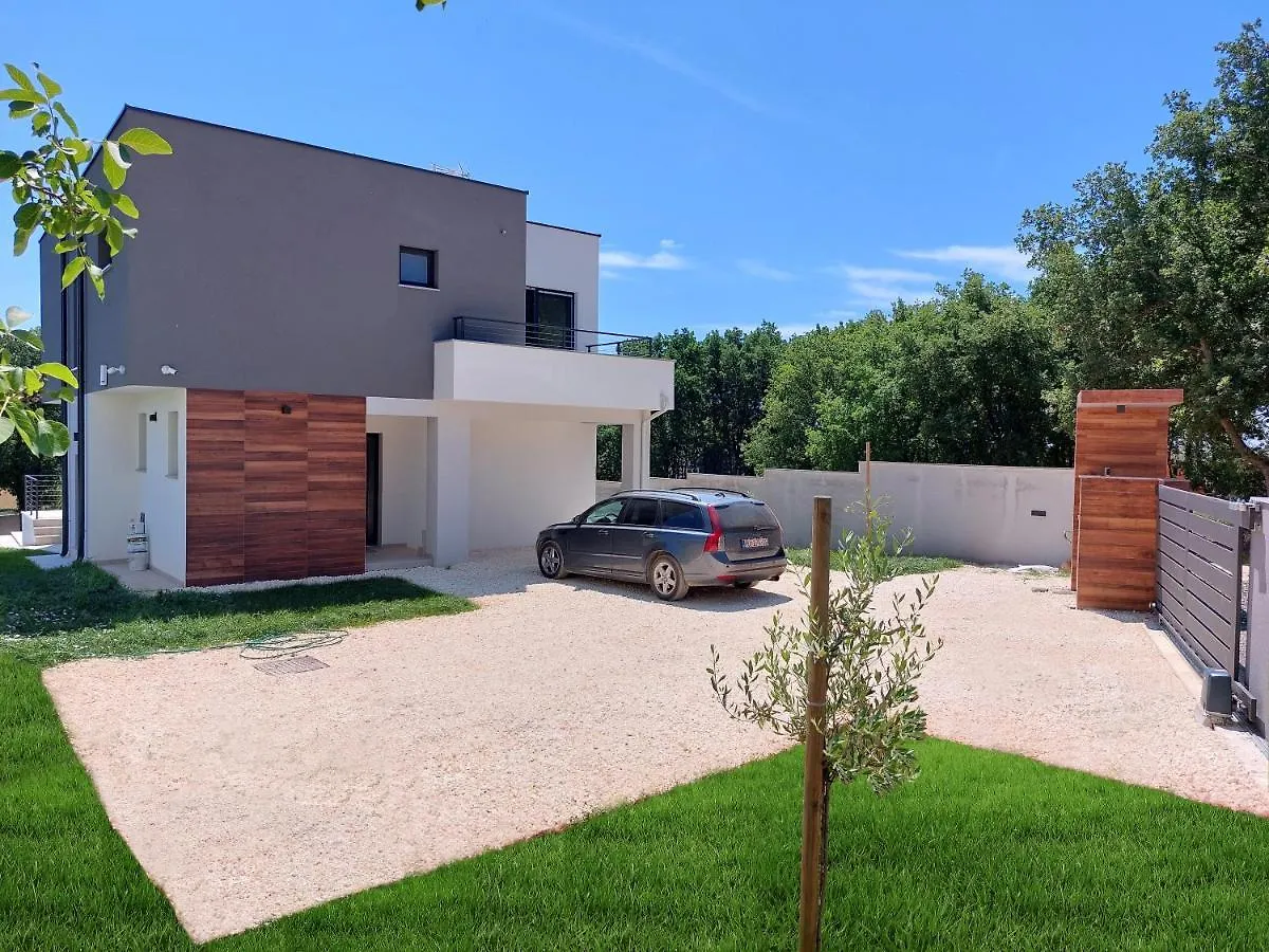 Villa Tara, 4 Bedroom Villa With Heated Pool Medulin