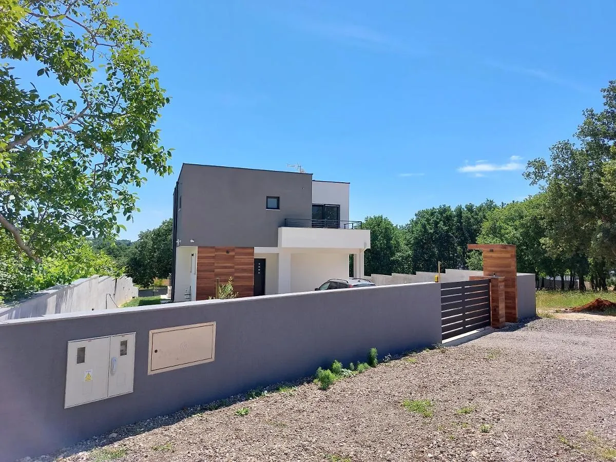 Villa Tara, 4 Bedroom Villa With Heated Pool Medulin 0*,