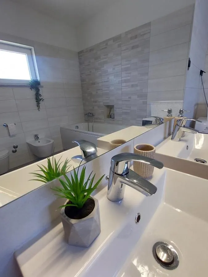 Villa Tara, 4 Bedroom Villa With Heated Pool Medulin Croatia
