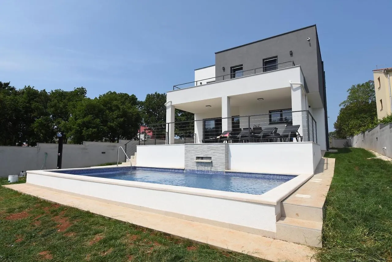 Villa Tara, 4 Bedroom Villa With Heated Pool Medulin Croatia