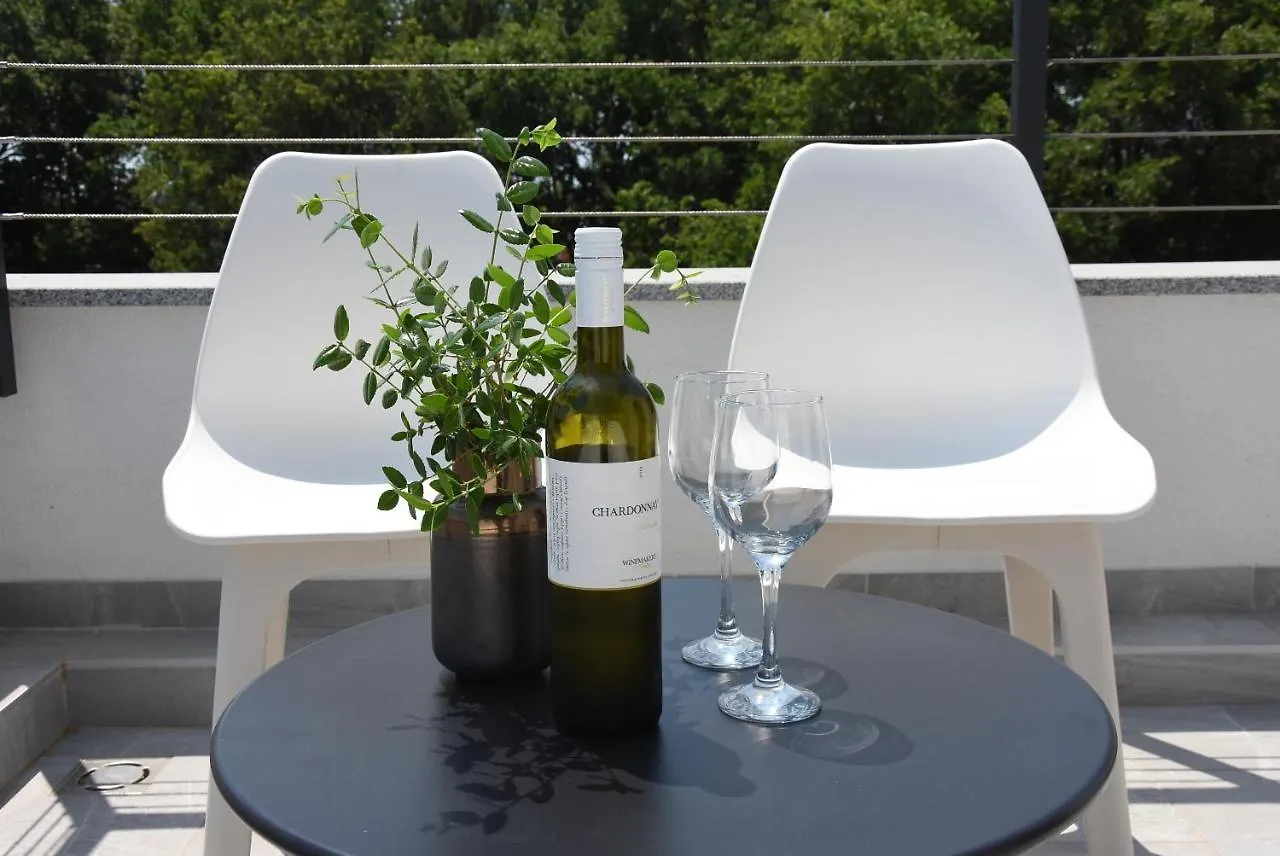 Villa Tara, 4 Bedroom Villa With Heated Pool Medulin