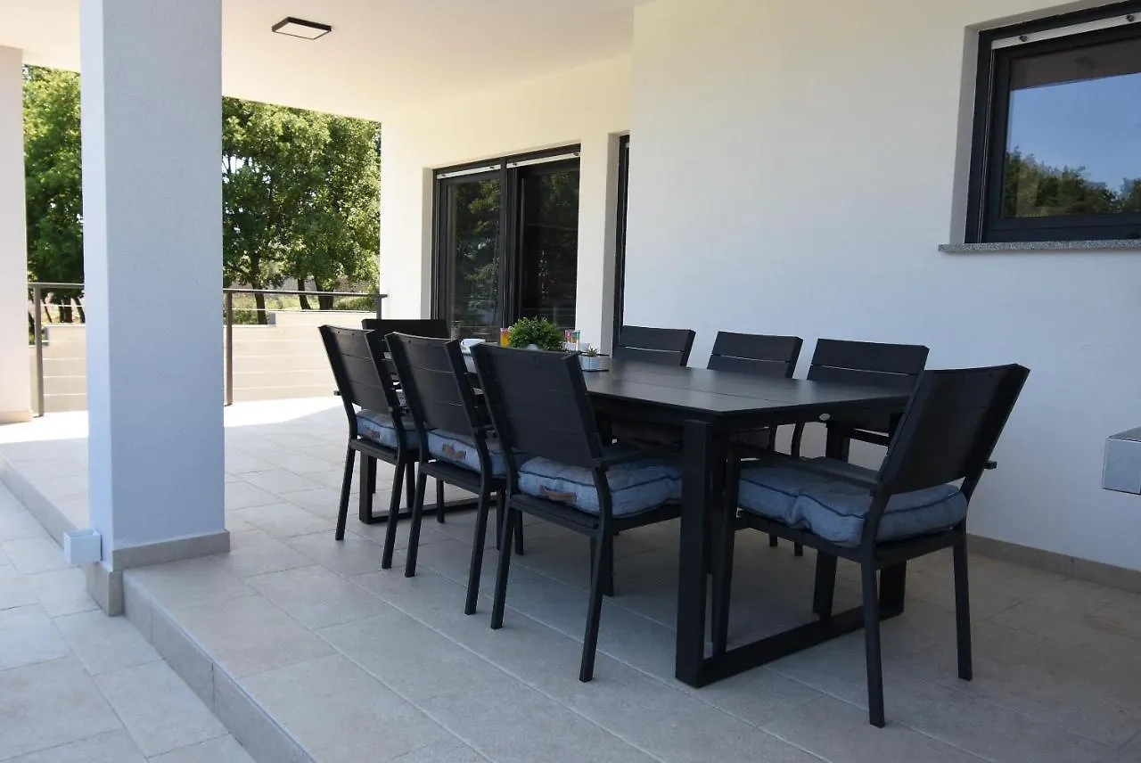 Villa Tara, 4 Bedroom Villa With Heated Pool Medulin