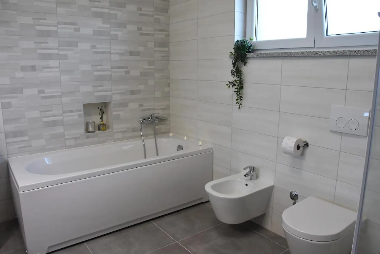 Villa Tara, 4 Bedroom Villa With Heated Pool Medulin