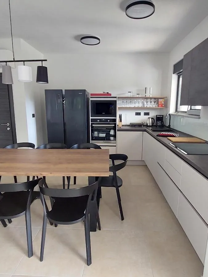 Villa Tara, 4 Bedroom Villa With Heated Pool Medulin Croatia