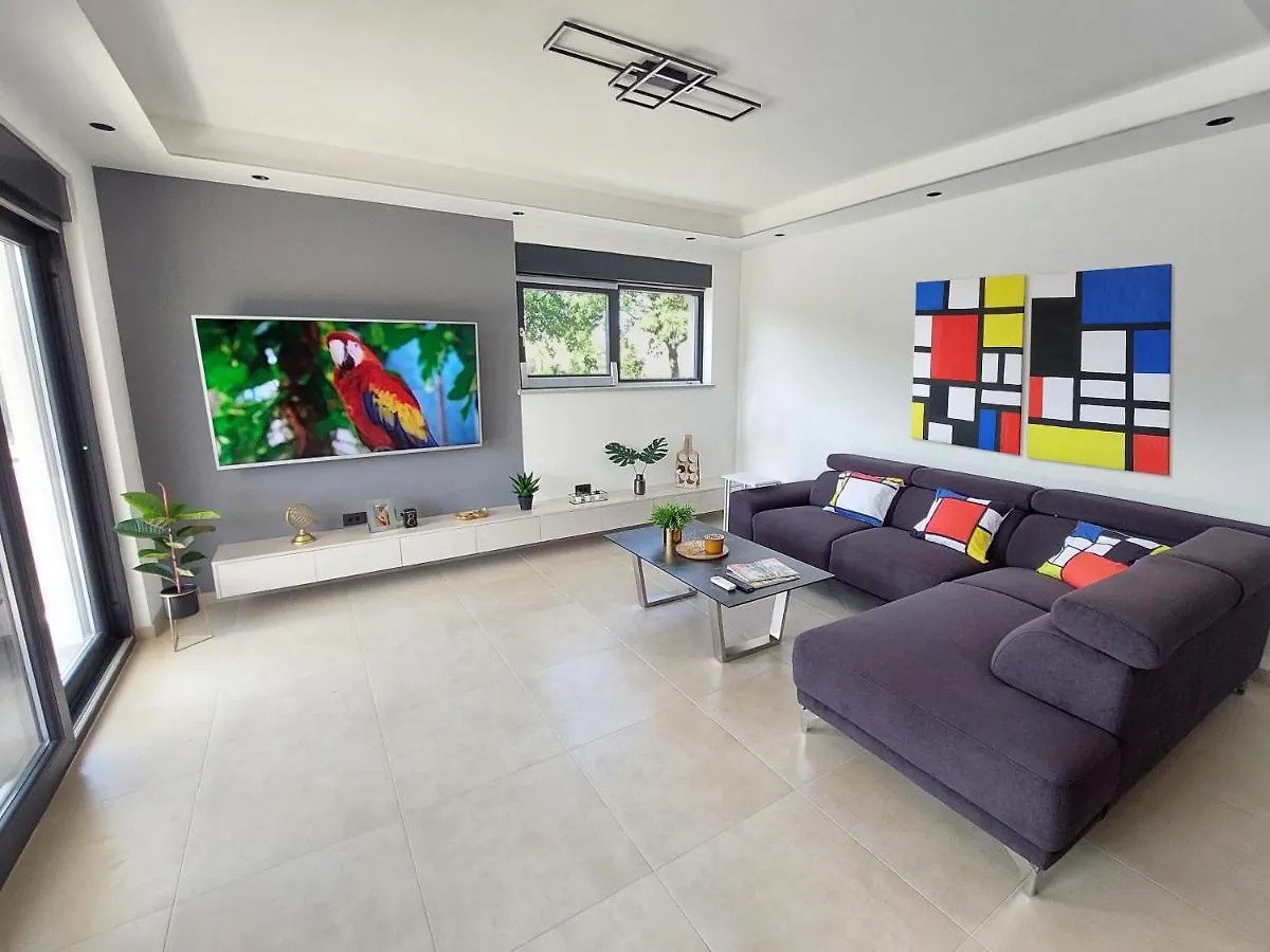 Villa Tara, 4 Bedroom Villa With Heated Pool Medulin