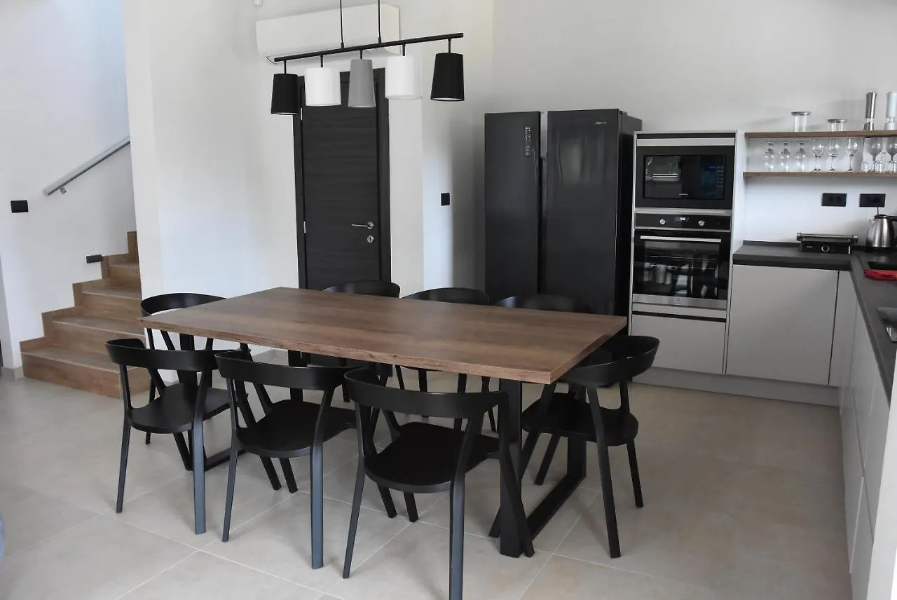 Villa Tara, 4 Bedroom Villa With Heated Pool Medulin
