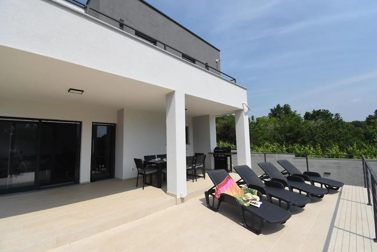 Villa Tara, 4 Bedroom Villa With Heated Pool Medulin Croatia