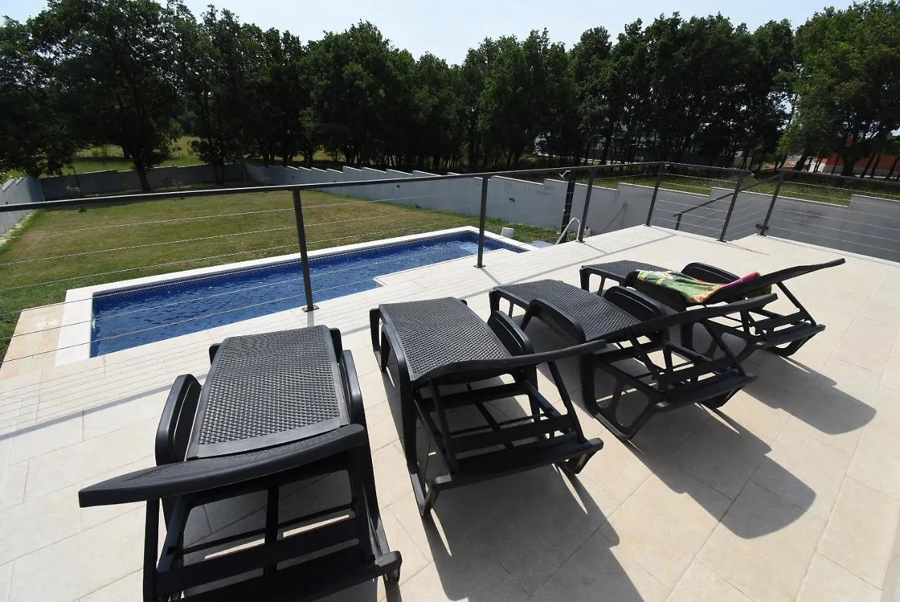 Villa Tara, 4 Bedroom Villa With Heated Pool Medulin 0*,  Croatia