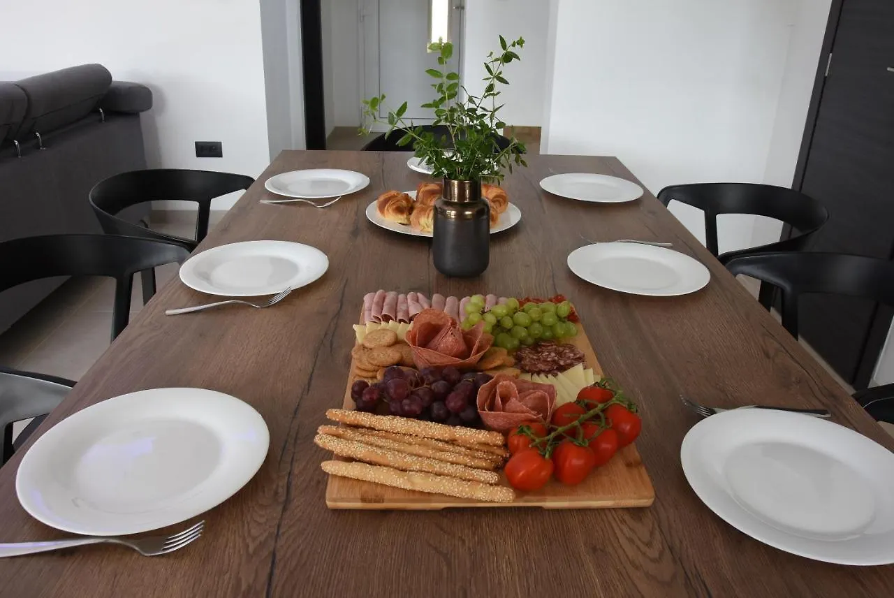 Villa Tara, 4 Bedroom Villa With Heated Pool Medulin